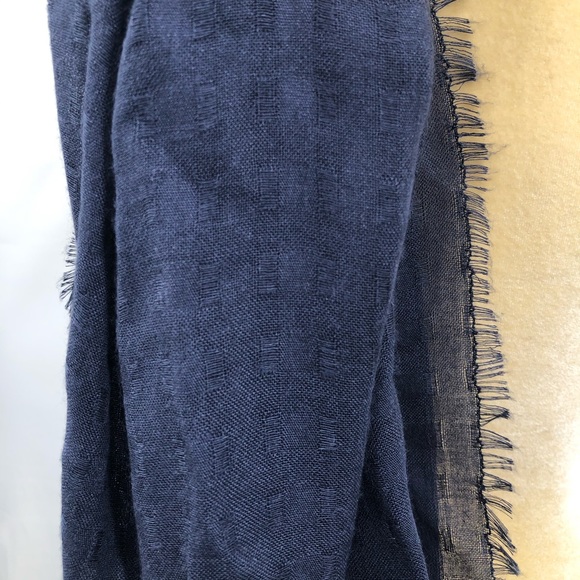 Zara Man Textured Scarf - Picture 7 of 8